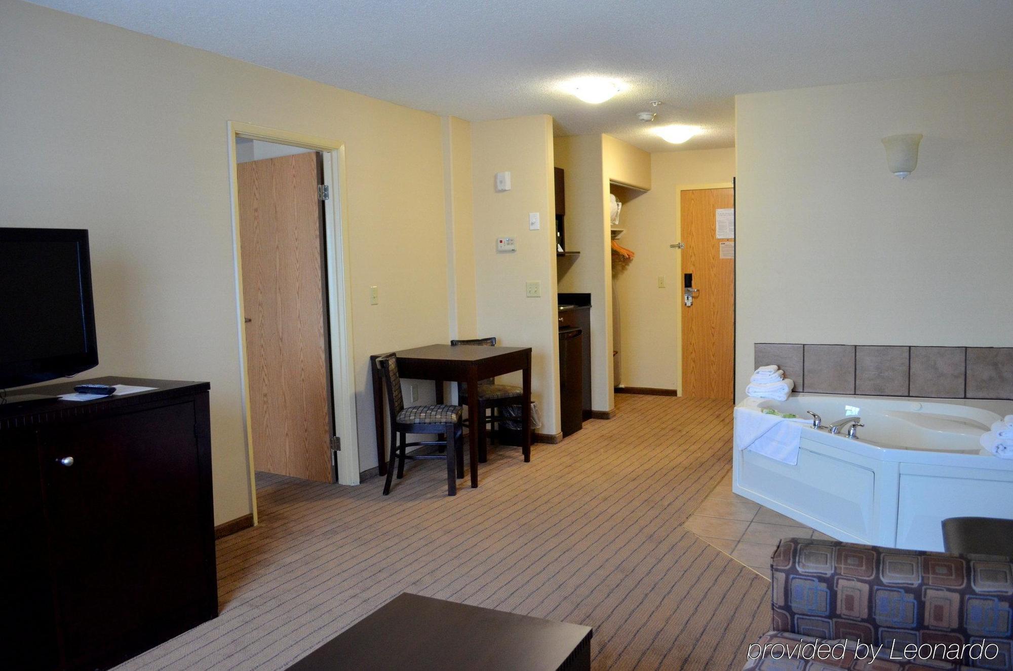 Ramada By Wyndham Prince Albert Exterior foto